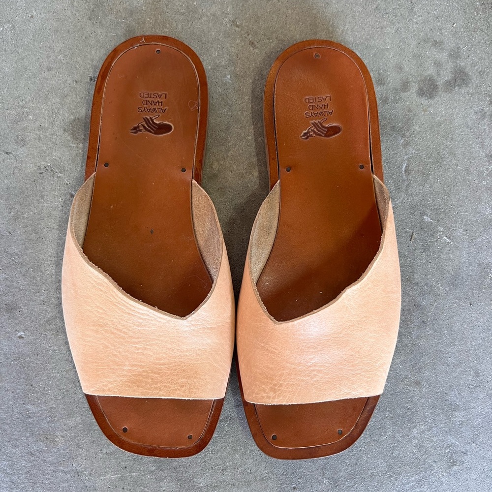 Sevilla Smith krysia slide sandals in Trocanto Undyed Leather